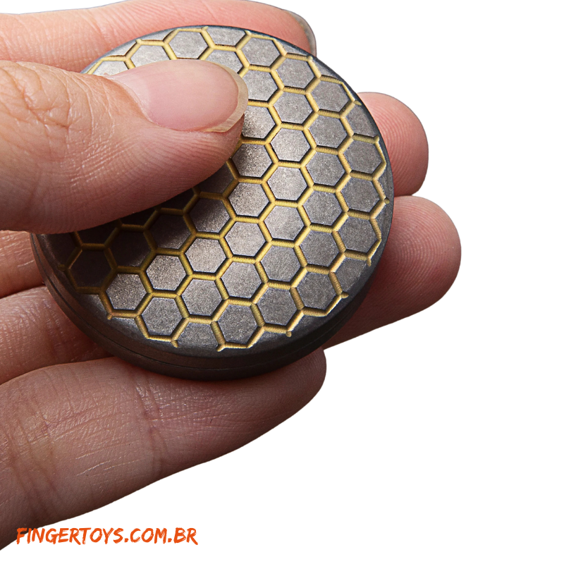 HONEYCOMB TITANIUM: O Fidget EDC que Une Design e Sofisticação