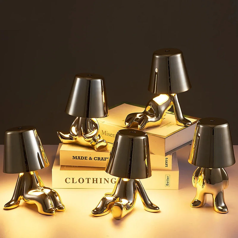 Luminária de Mesa Little Golden Man: Iluminação Criativa e Versátil