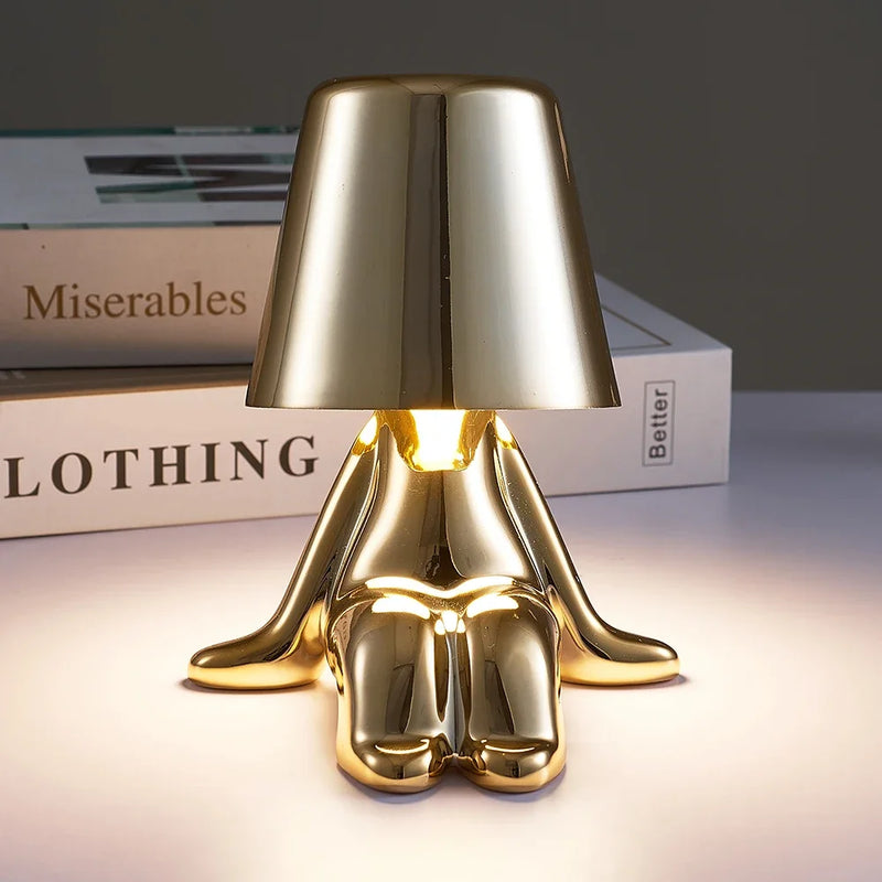 Luminária de Mesa Little Golden Man: Iluminação Criativa e Versátil