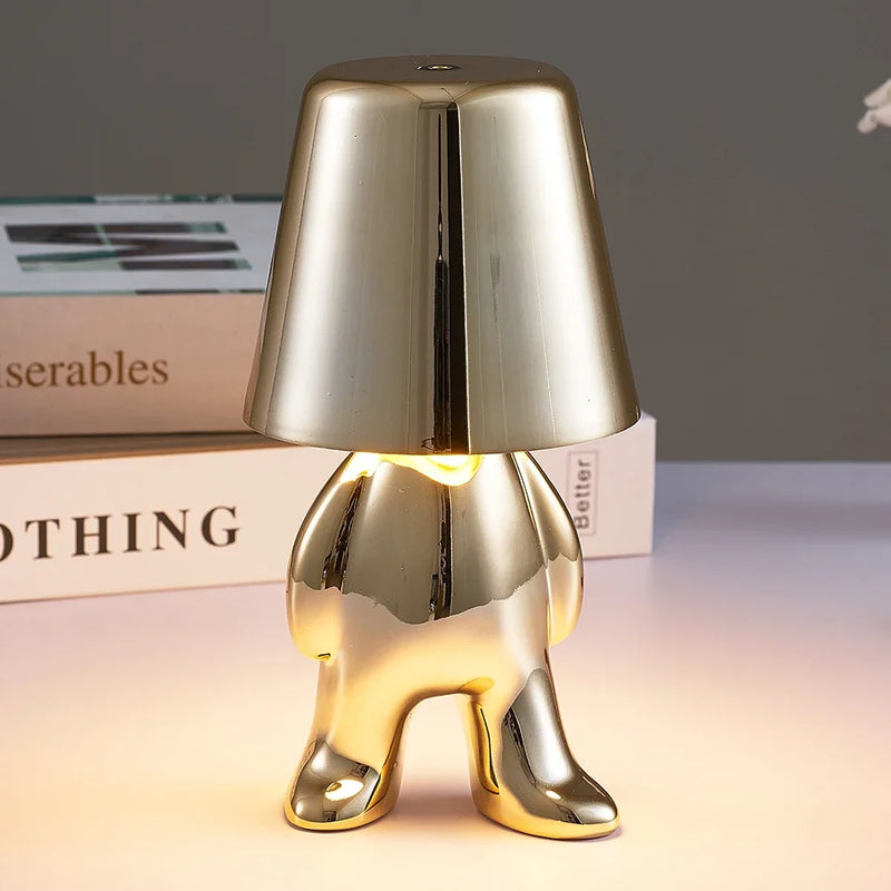 Luminária de Mesa Little Golden Man: Iluminação Criativa e Versátil