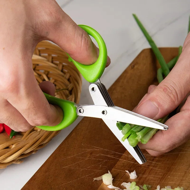 Tesoura de Cozinha Multifuncional em Aço Inoxidável: Corte Ervas, Legumes e Mais com Rapidez e Precisã