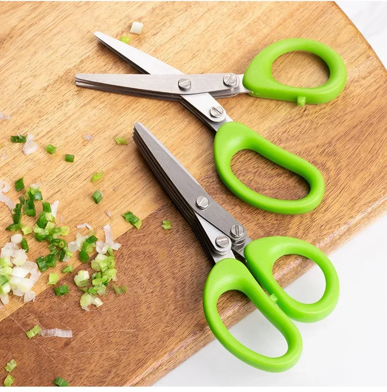 Tesoura de Cozinha Multifuncional em Aço Inoxidável: Corte Ervas, Legumes e Mais com Rapidez e Precisã